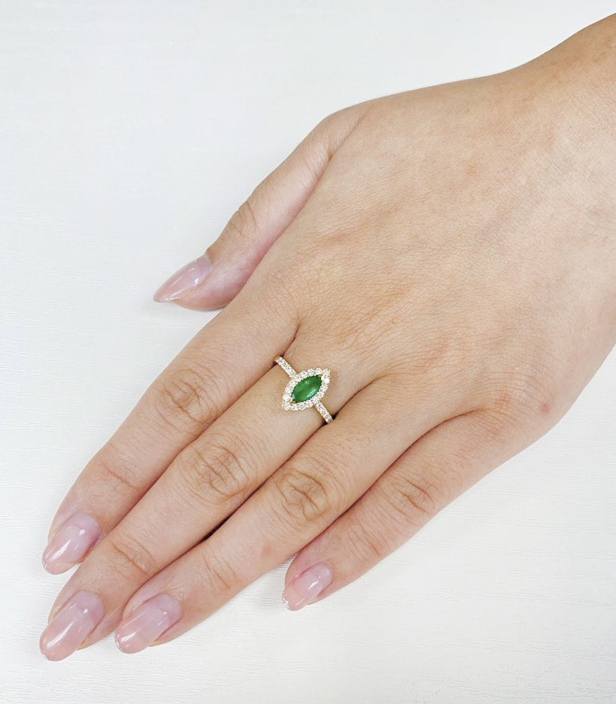 ( 4 x 8 mm ) Emerald & Diamond Ring R41333